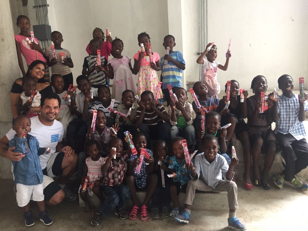 Dentista da Scalla Odonto, em Taubaté, realiza projeto social no Haiti
